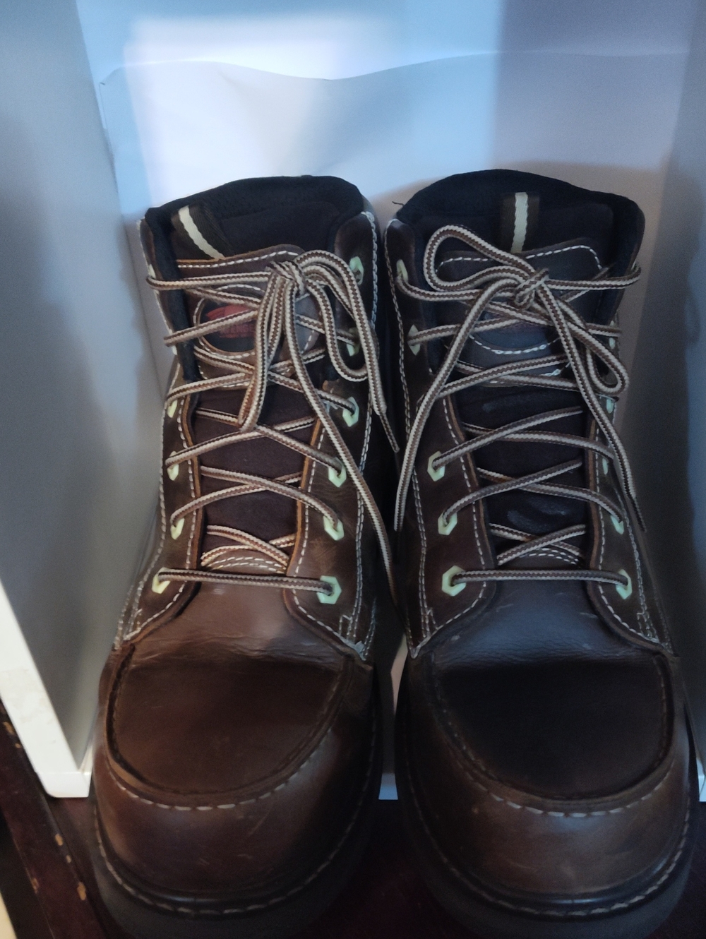 Avenger Brown Leather Lace-Up Work Boots with Contrasting Stitching